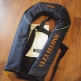 手動膨張の救命具が入荷致しました。