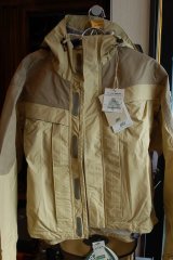 アウトレット商品　エイトアッパージャケットです。