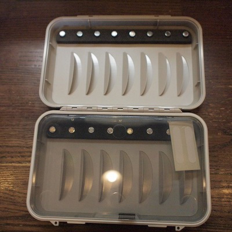 画像1: 【C＆F】 CF-2288H Medium Magnetic Waterproof Fly Case (M-size)