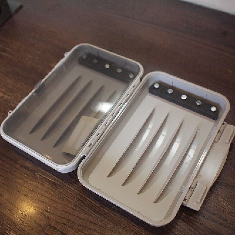 画像1: 【C&F】 CF-2255V Medium Magnetic Waterproof Fly Case (M-saize)