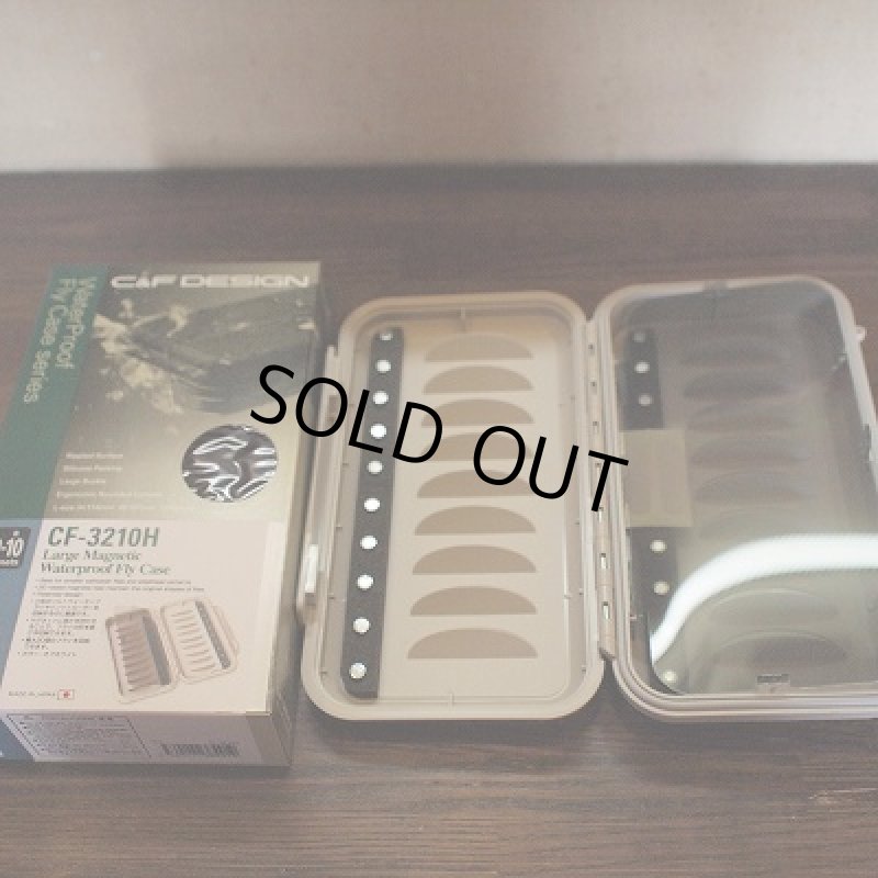 画像1: 【C＆F】 CF-3210H Large Magnetic Waterproof Fly Case (L-size) (1)