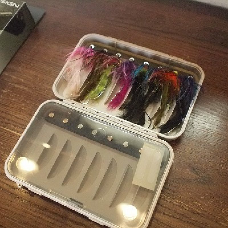 画像2: 【C＆F】 CF-2288H Medium Magnetic Waterproof Fly Case (M-size)