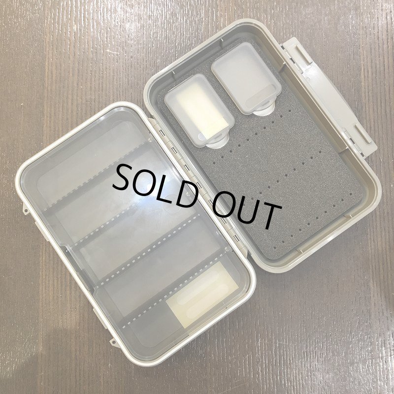 画像2: 【C&F】CF-2405H Medium 2-Row WP Tube Fly Case with 5 Compartments (2)