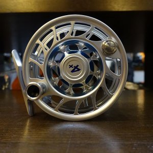 画像1: 【HATCH】ICONIC 4 PLUS REEL LA - CLEAR/BLUE