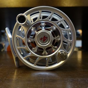 画像1: 【HATCH】ICONIC 4 PLUS REEL LA - CLEAR/RED