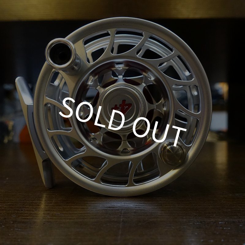 画像1: 【HATCH】ICONIC 4 PLUS REEL LA - CLEAR/RED (1)