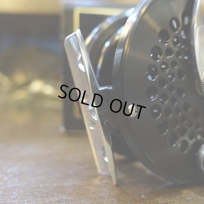 画像8: 【SARACIONE】Mark IV Trout Reels 3" MATT BLACK - RHW(BLACK&SILVERのリールフット付) (8)