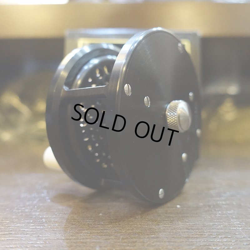 画像5: 【SARACIONE】Mark IV Trout Reels 3" MATT BLACK - RHW(BLACK&SILVERのリールフット付) (5)