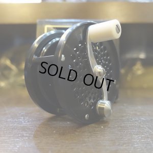 画像4: 【SARACIONE】Mark IV Trout Reels 3" MATT BLACK - RHW(BLACK&SILVERのリールフット付)