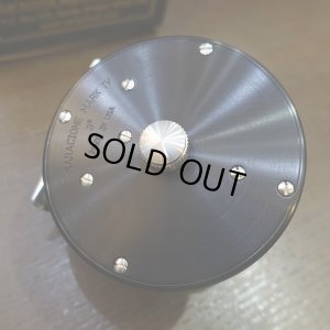 画像7: 【SARACIONE】Mark IV Trout Reels 3" MATT BLACK - RHW(BLACK&SILVERのリールフット付)