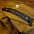 画像5: 【FILSON】MEDIUM RUGGED TWILL DUFFLE BAG - TAN (5)