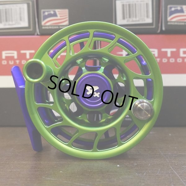 画像1: 【HATCH】ICONIC 4 PLUS REEL LA - Jokester Purple/Green (1)