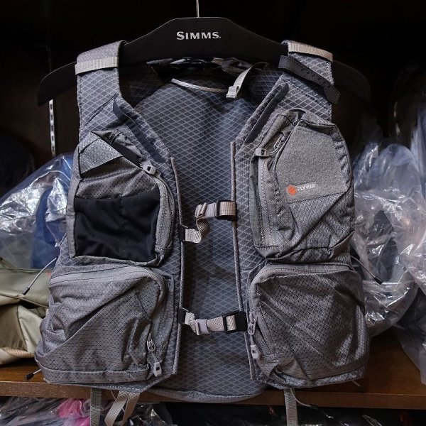 画像1: 【SIMMS】FLYWEIGHT VEST PACK - SMOKE (1)