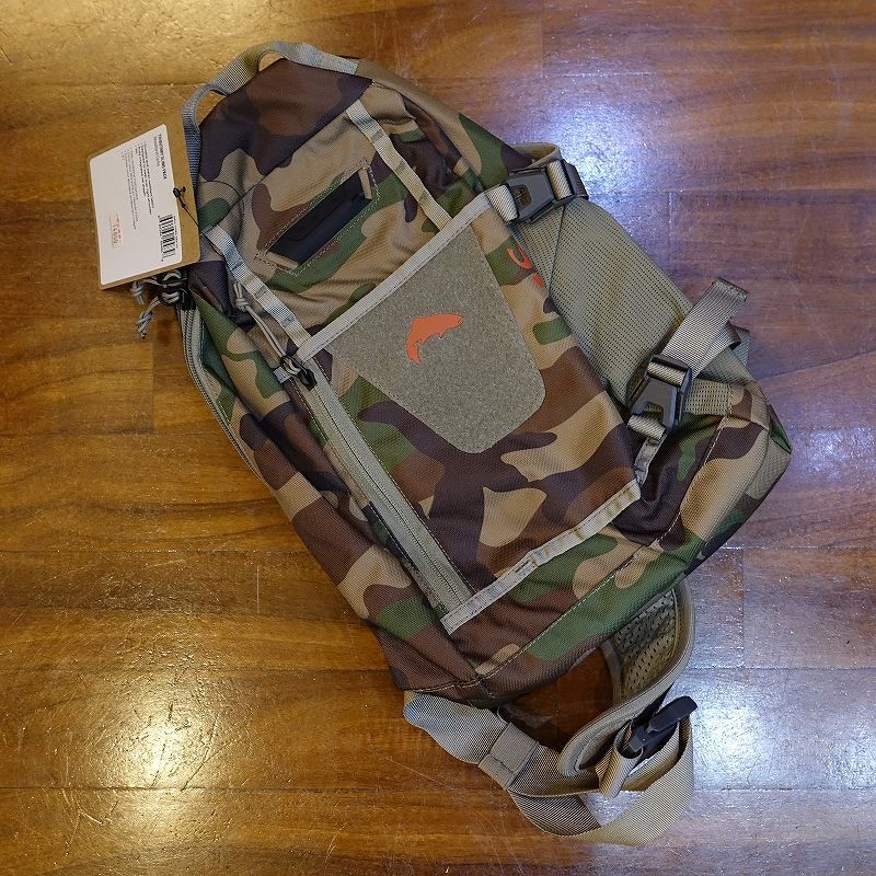 SIMMS】TRIBUTARY SLING PACK - WOODLAND CAMO